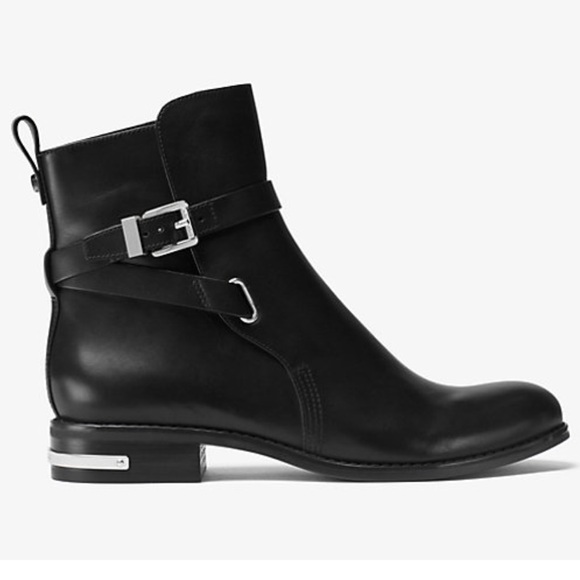 Michael Kors Arley Black Leather Boots Women's size 8.5 Flat Comfortable Bootie - Picture 1 of 9